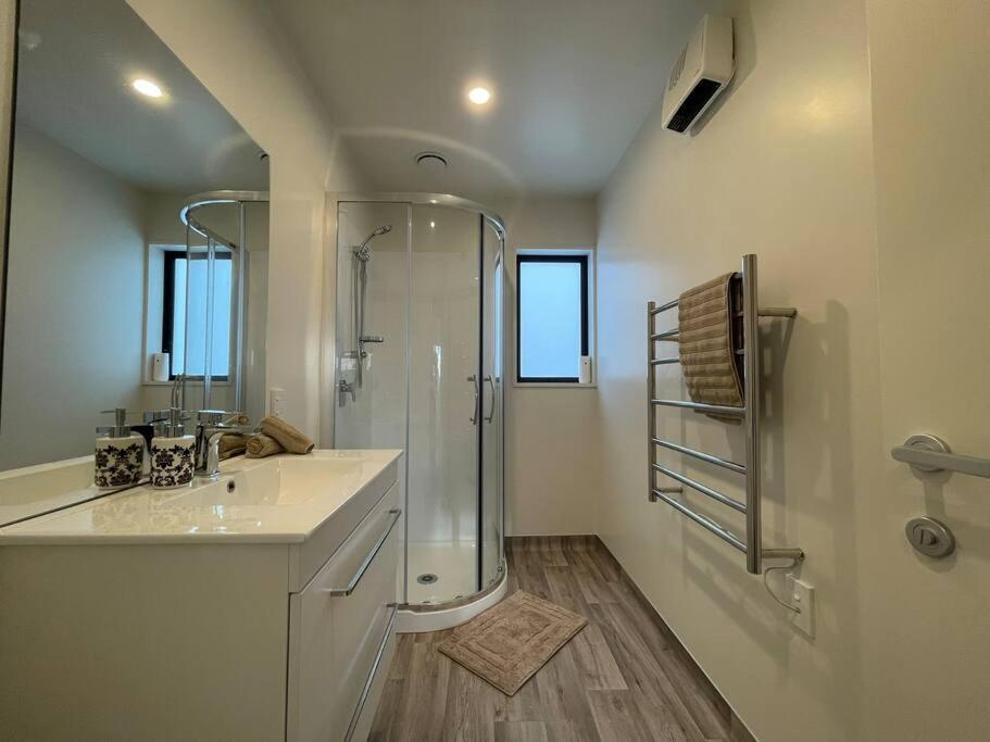 Cbd Luxury Parkside Living 2 Bedroom With Parking クライストチャーチ エクステリア 写真